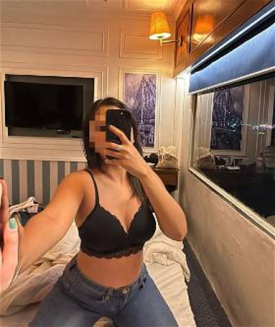 high-class-call-girl-in-chunabhatti-a-blend-of-beauty-and-refinement-big-0
